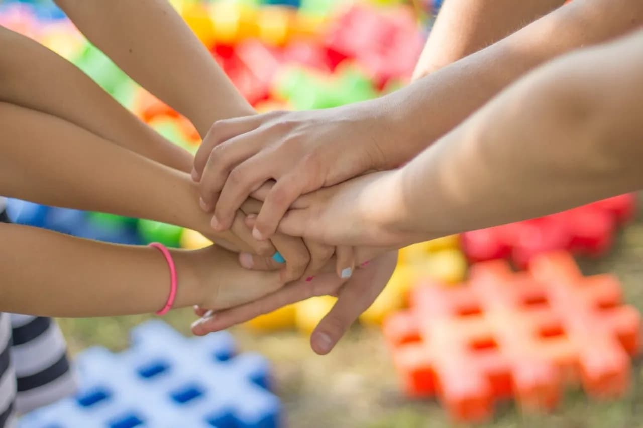 Zajęcia integracyjne dla młodzieży – rozwijaj umiejętności społeczne